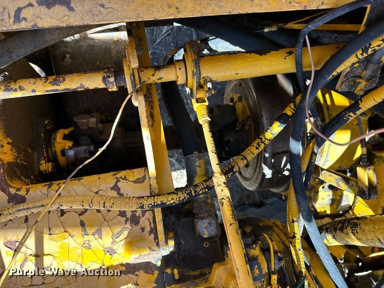 image for item KL9182 1978 John Deere 762  elevating scraper