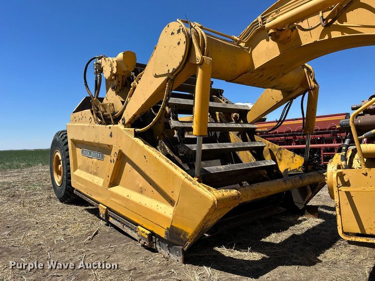image for item KL9182 1978 John Deere 762  elevating scraper