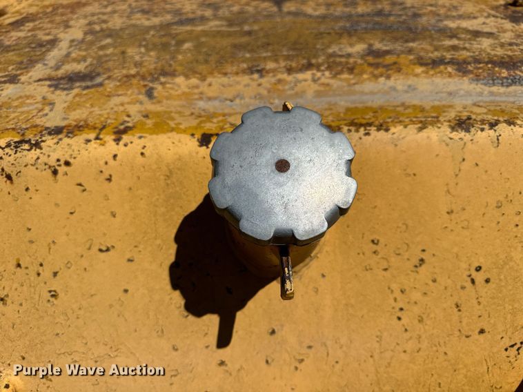 image for item KL9182 1978 John Deere 762  elevating scraper