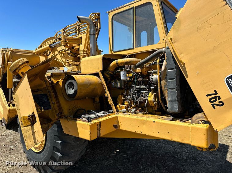 image for item KL9182 1978 John Deere 762  elevating scraper