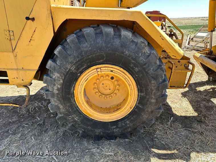 image for item KL9182 1978 John Deere 762  elevating scraper