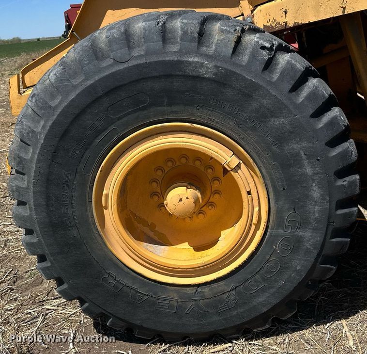 image for item KL9182 1978 John Deere 762  elevating scraper