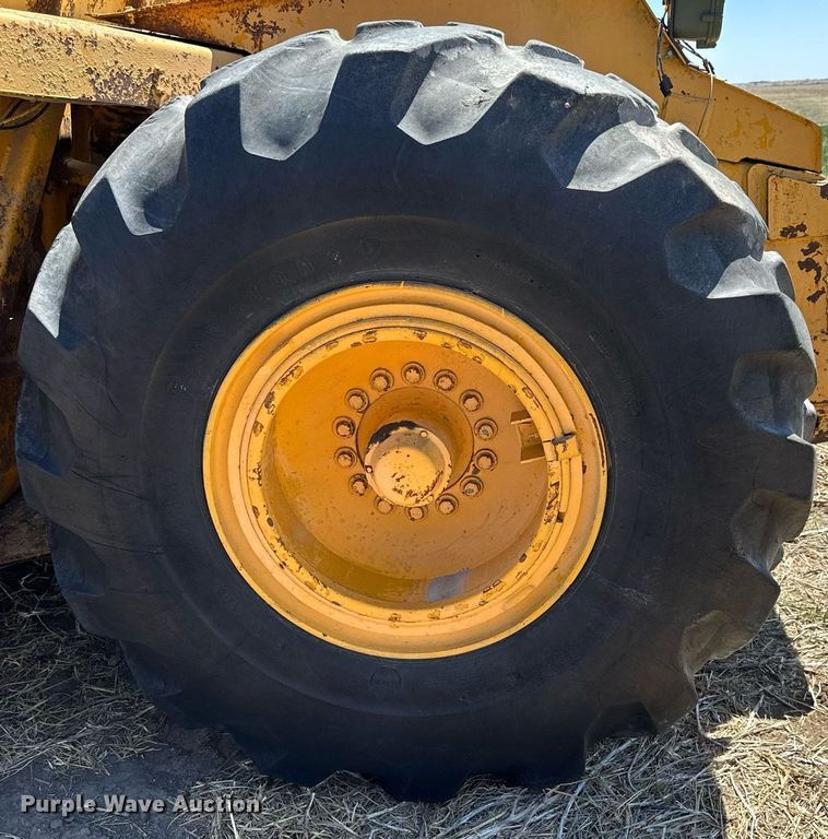 image for item KL9182 1978 John Deere 762  elevating scraper