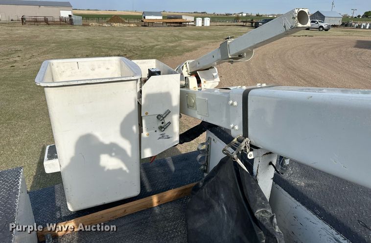 image for item KL9234 2012 Ford F550 Super Duty  bucket truck