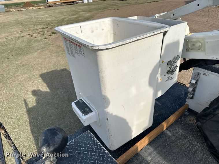 image for item KL9234 2012 Ford F550 Super Duty  bucket truck