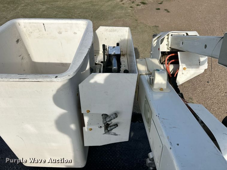 image for item KL9234 2012 Ford F550 Super Duty  bucket truck