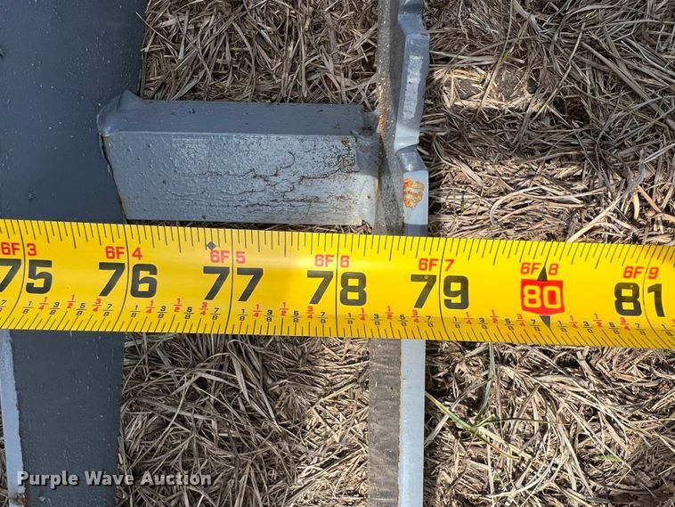 image for item KR9438 Skid steer grapple bucket