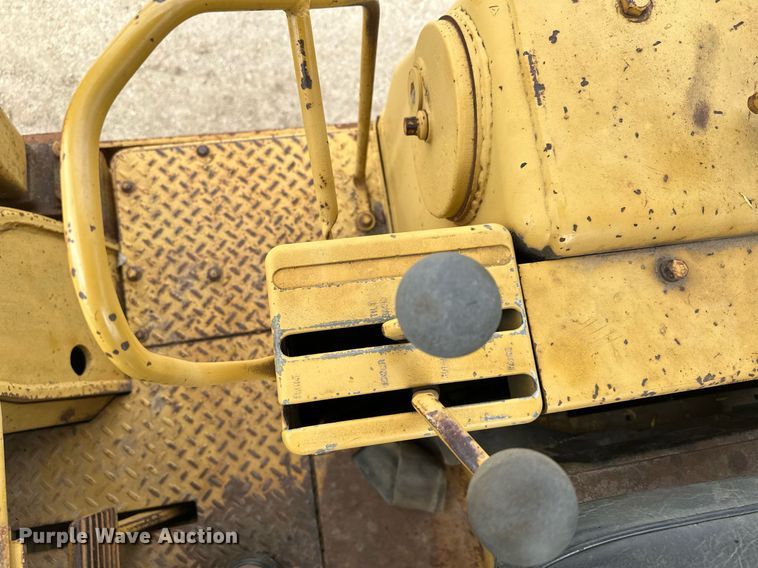 image for item KU9931 1974 Caterpillar 955L  track loader