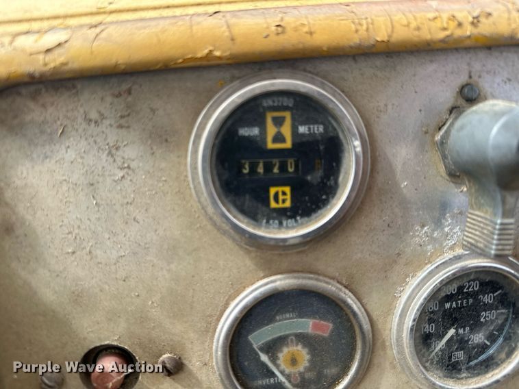 image for item KU9931 1974 Caterpillar 955L  track loader