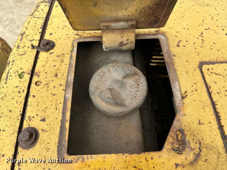 image for item KU9931 1974 Caterpillar 955L  track loader