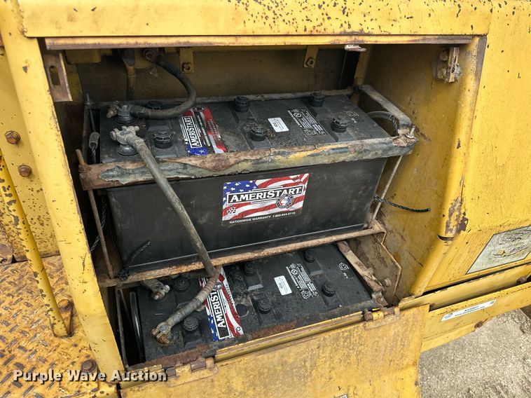 image for item KU9931 1974 Caterpillar 955L  track loader