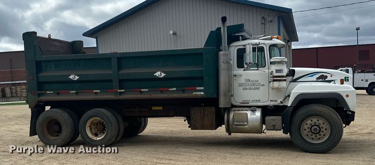 image for item KU9932 1996 Mack RD688S  dump truck