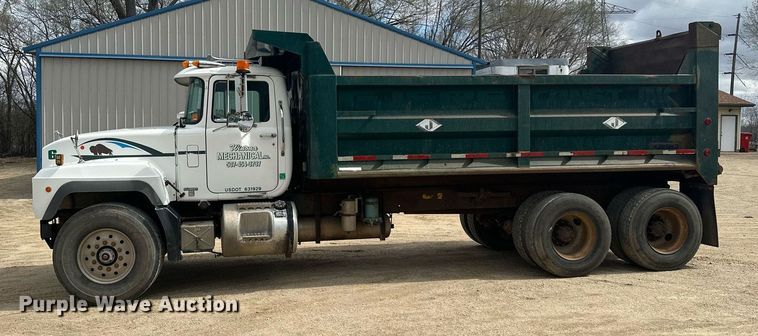 image for item KU9932 1996 Mack RD688S  dump truck