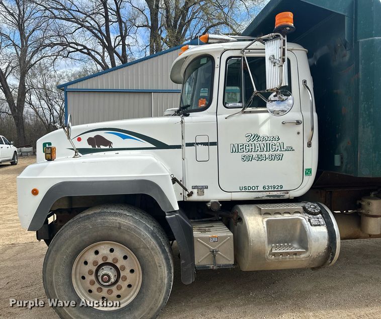 image for item KU9932 1996 Mack RD688S  dump truck
