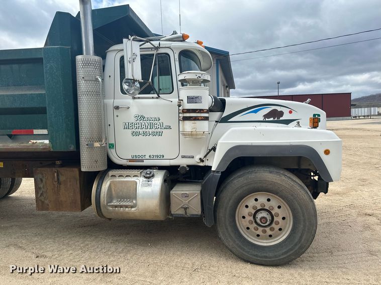 image for item KU9932 1996 Mack RD688S  dump truck