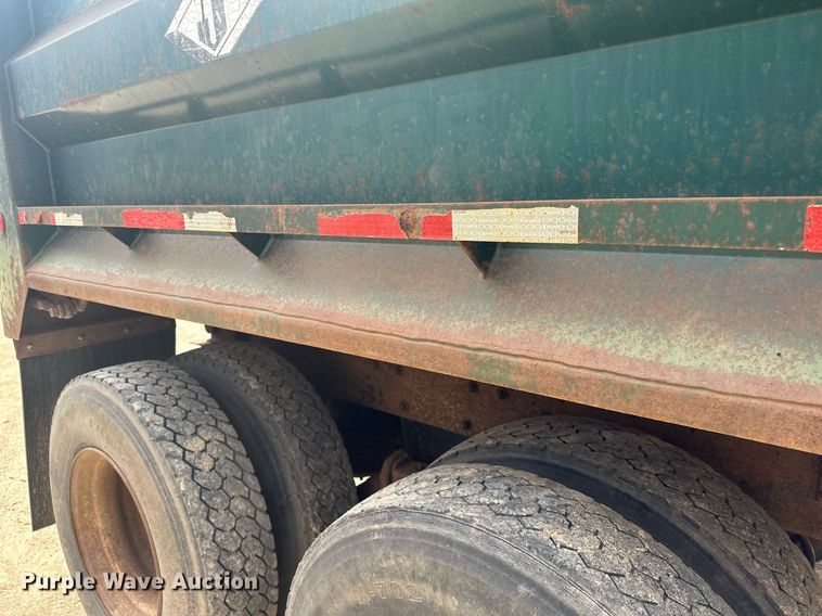 image for item KU9932 1996 Mack RD688S  dump truck