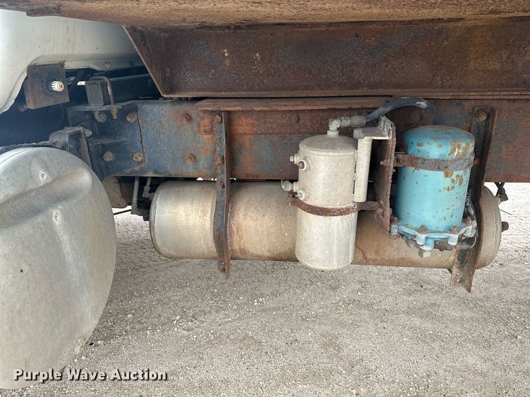 image for item KU9932 1996 Mack RD688S  dump truck