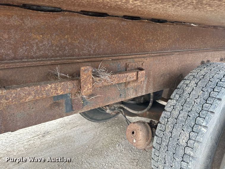 image for item KU9932 1996 Mack RD688S  dump truck