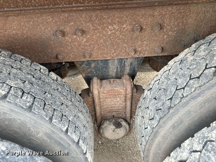 image for item KU9932 1996 Mack RD688S  dump truck