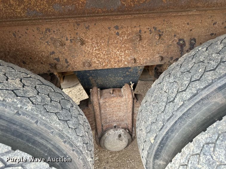 image for item KU9932 1996 Mack RD688S  dump truck