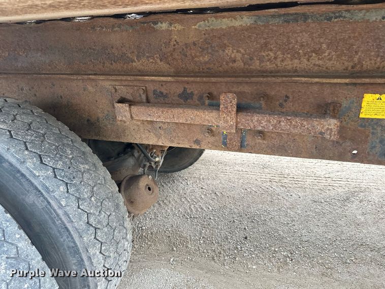 image for item KU9932 1996 Mack RD688S  dump truck