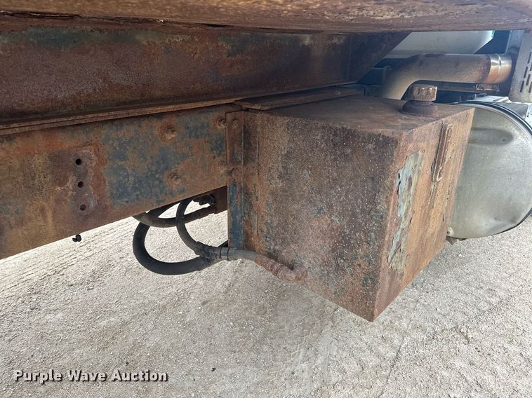 image for item KU9932 1996 Mack RD688S  dump truck