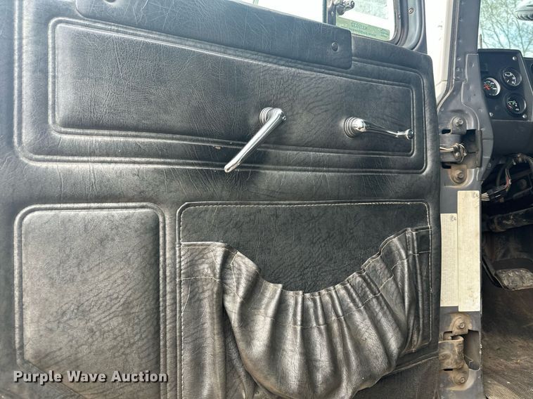 image for item KU9932 1996 Mack RD688S  dump truck