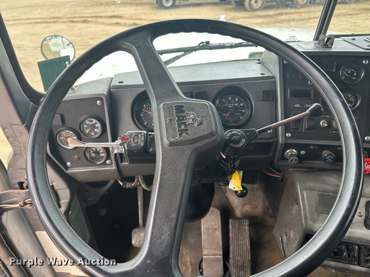 image for item KU9932 1996 Mack RD688S  dump truck