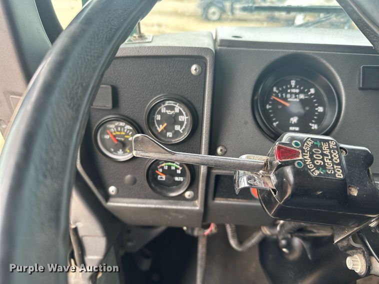 image for item KU9932 1996 Mack RD688S  dump truck