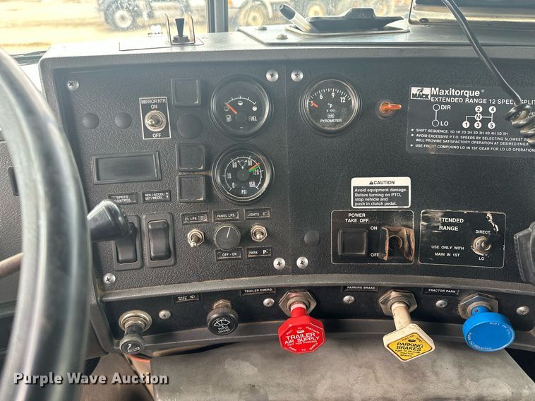 image for item KU9932 1996 Mack RD688S  dump truck