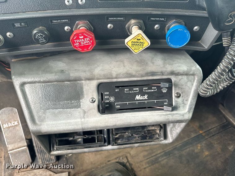 image for item KU9932 1996 Mack RD688S  dump truck