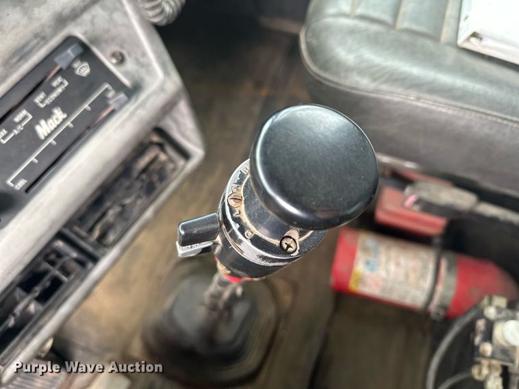 image for item KU9932 1996 Mack RD688S  dump truck