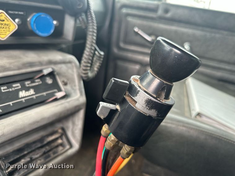 image for item KU9932 1996 Mack RD688S  dump truck