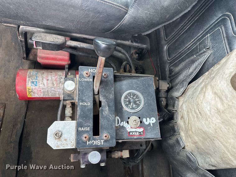 image for item KU9932 1996 Mack RD688S  dump truck