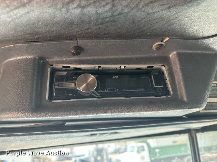 image for item KU9932 1996 Mack RD688S  dump truck