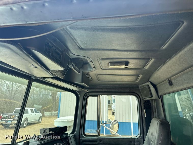 image for item KU9932 1996 Mack RD688S  dump truck