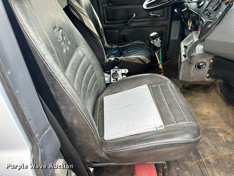 image for item KU9932 1996 Mack RD688S  dump truck