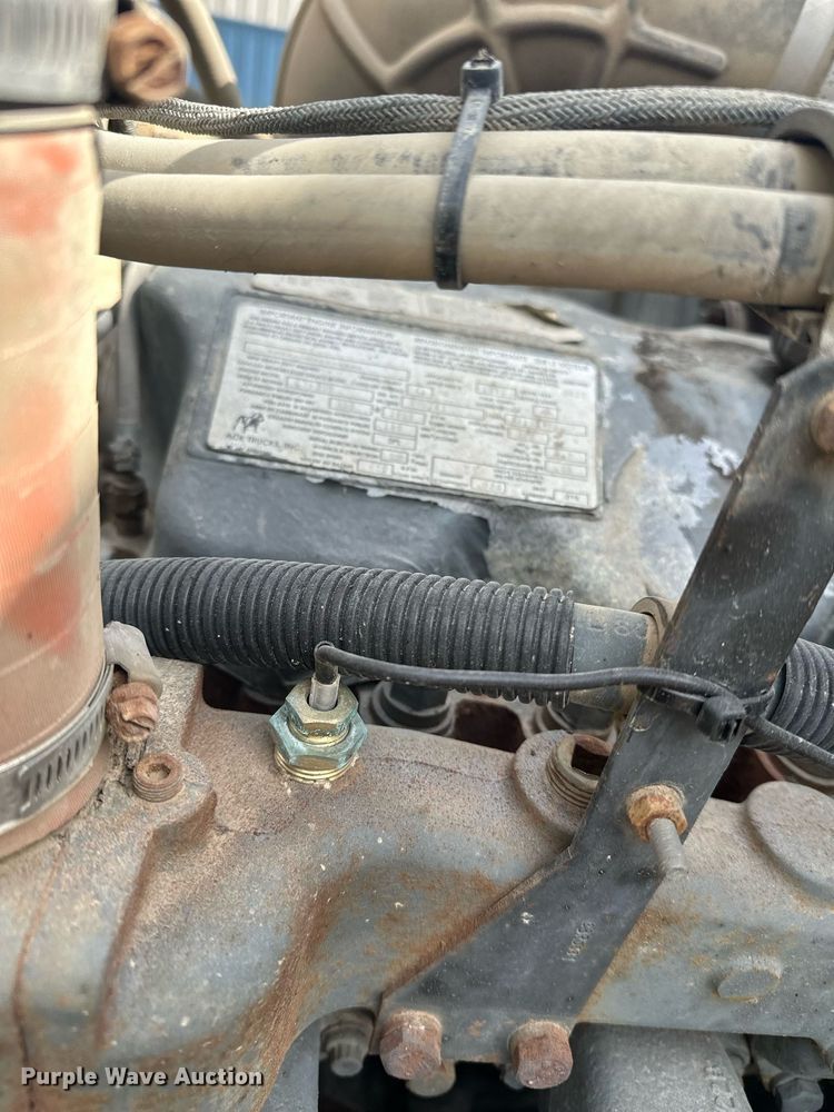 image for item KU9932 1996 Mack RD688S  dump truck