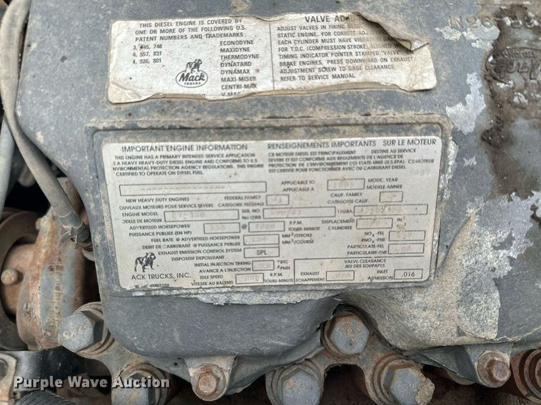 image for item KU9932 1996 Mack RD688S  dump truck