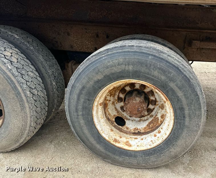 image for item KU9932 1996 Mack RD688S  dump truck