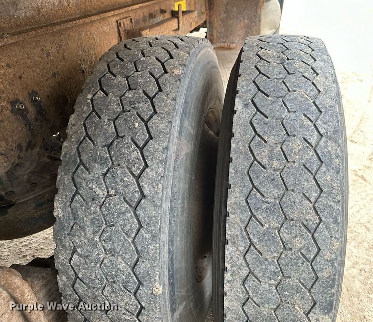 image for item KU9932 1996 Mack RD688S  dump truck