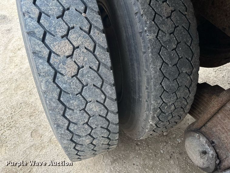 image for item KU9932 1996 Mack RD688S  dump truck