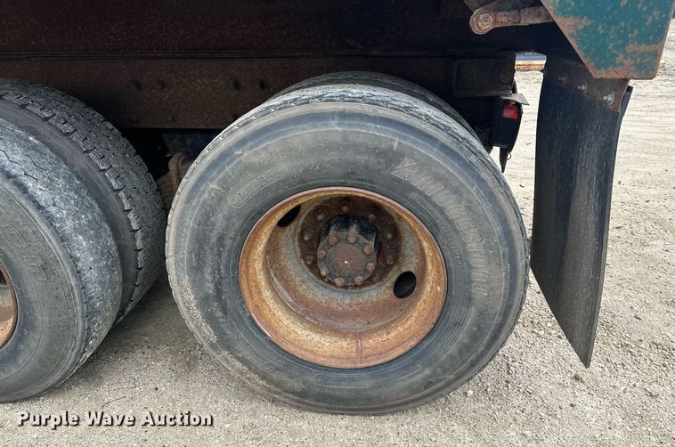 image for item KU9932 1996 Mack RD688S  dump truck