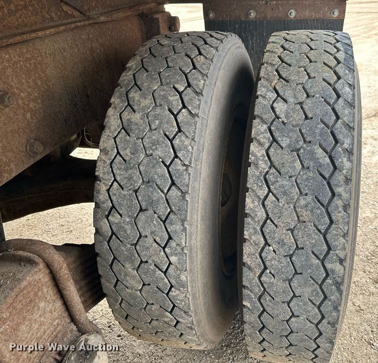 image for item KU9932 1996 Mack RD688S  dump truck