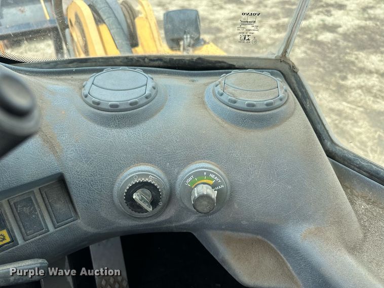 image for item KX9041 2000 Volvo L70D  wheel loader