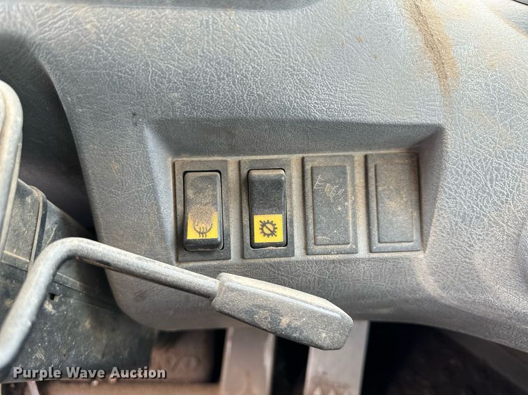 image for item KX9041 2000 Volvo L70D  wheel loader