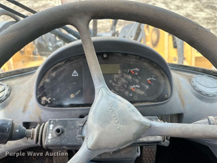 image for item KX9041 2000 Volvo L70D  wheel loader