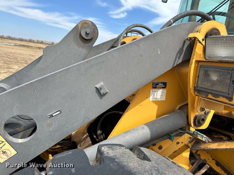 image for item KX9041 2000 Volvo L70D  wheel loader