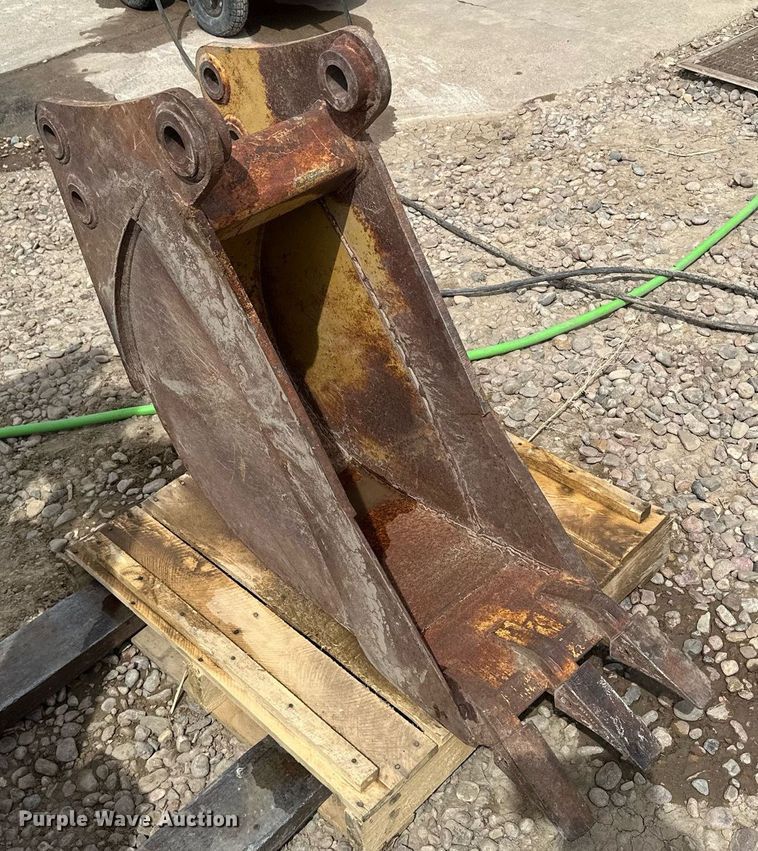 image for item KX9054 12" W excavator bucket