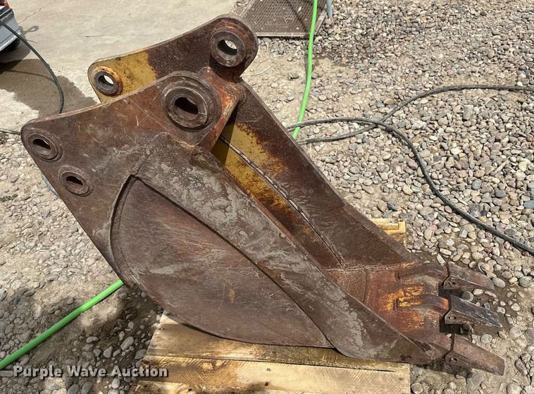 image for item KX9054 12" W excavator bucket